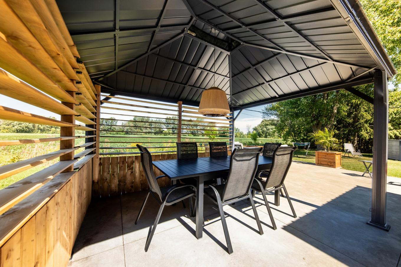 Patio - 29 Rue Tessier, Saint-Jean-Sur-Richelieu, QC - Outdoor With Exterior