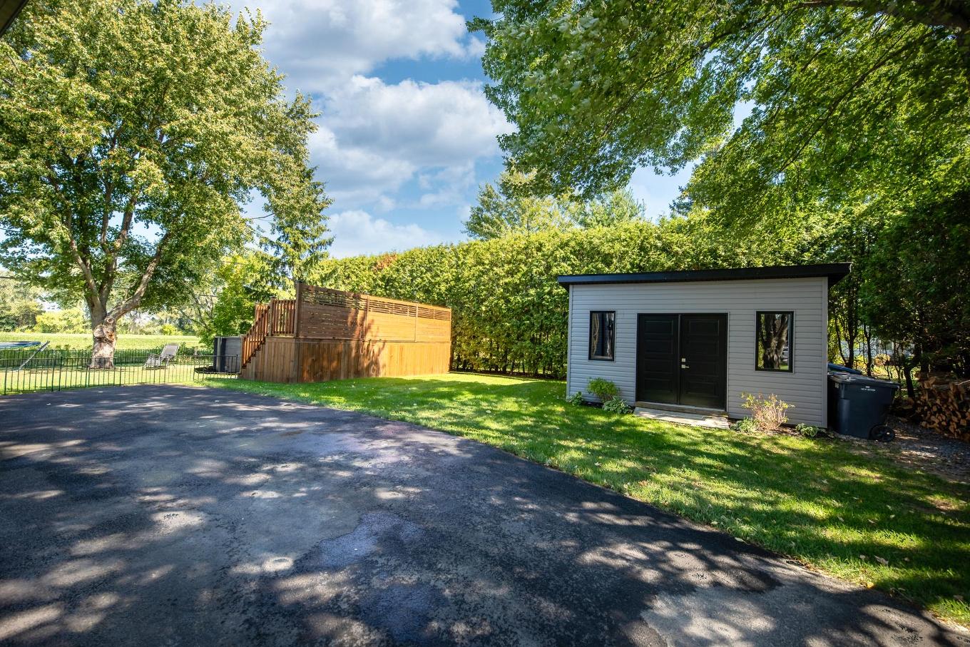 Storage - 29 Rue Tessier, Saint-Jean-Sur-Richelieu, QC - Outdoor