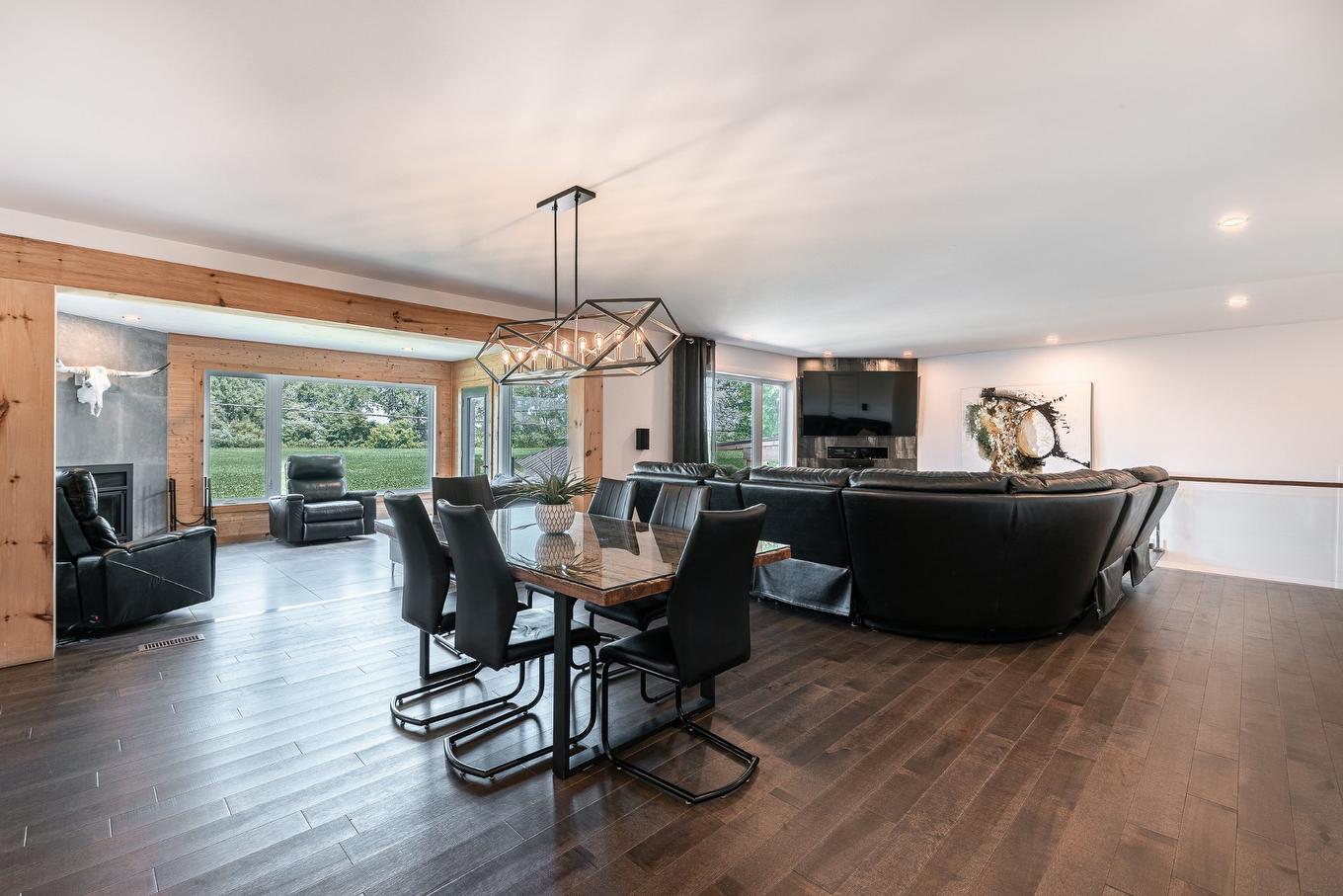 Overall view - 29 Rue Tessier, Saint-Jean-Sur-Richelieu, QC - Indoor Photo Showing Dining Room