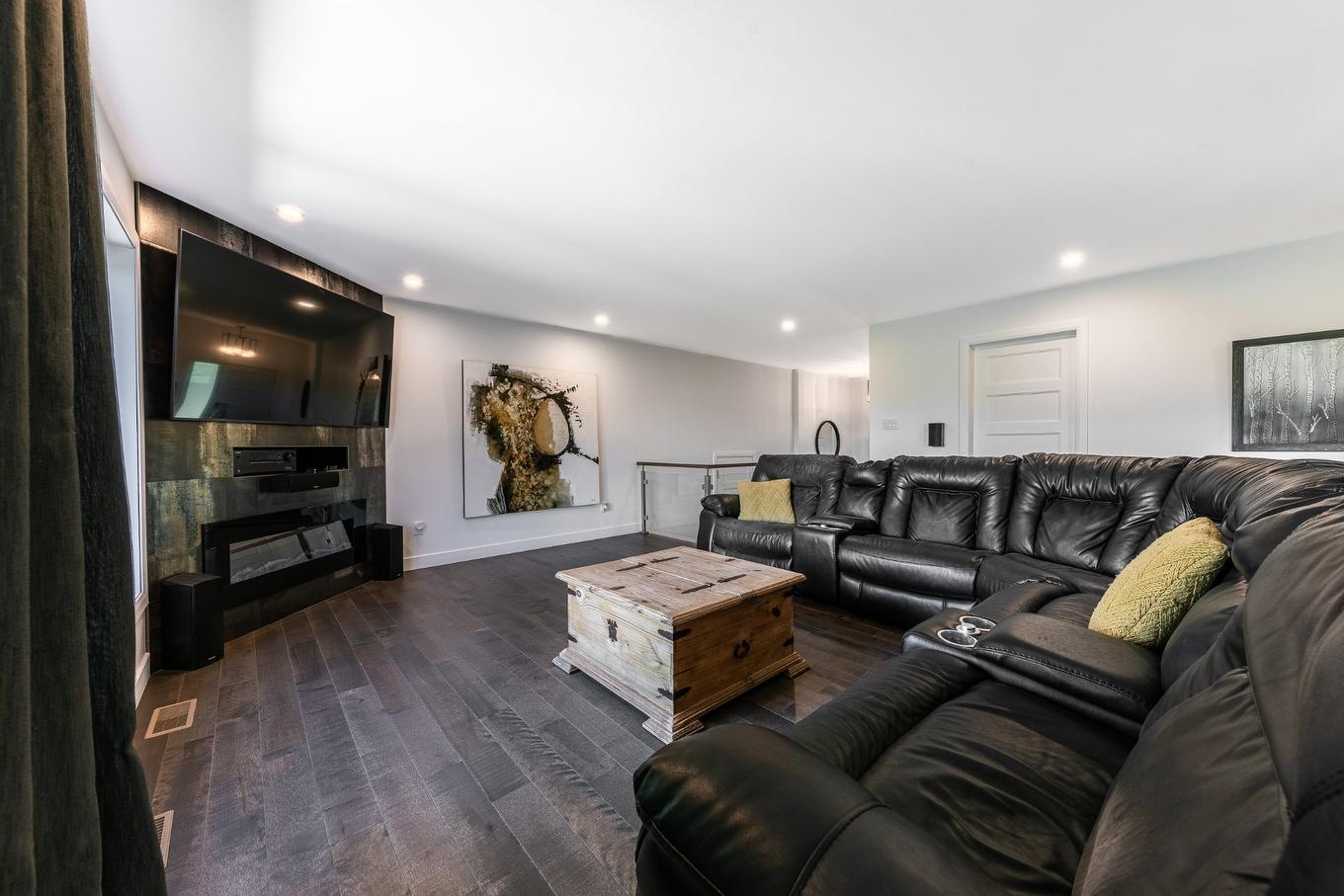 Living room - 29 Rue Tessier, Saint-Jean-Sur-Richelieu, QC - Indoor Photo Showing Living Room