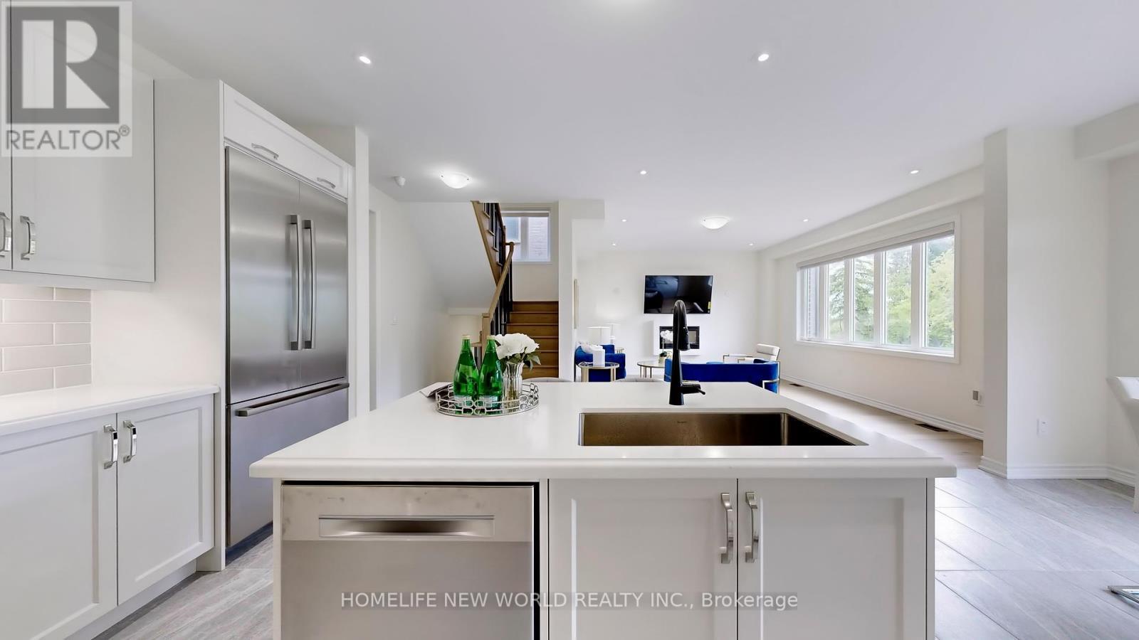 19 Ahchie Court, Vaughan, ON - Indoor Photo Showing Kitchen