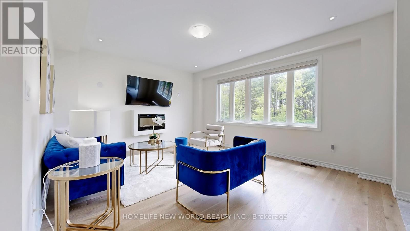 19 Ahchie Court, Vaughan, ON - Indoor With Fireplace