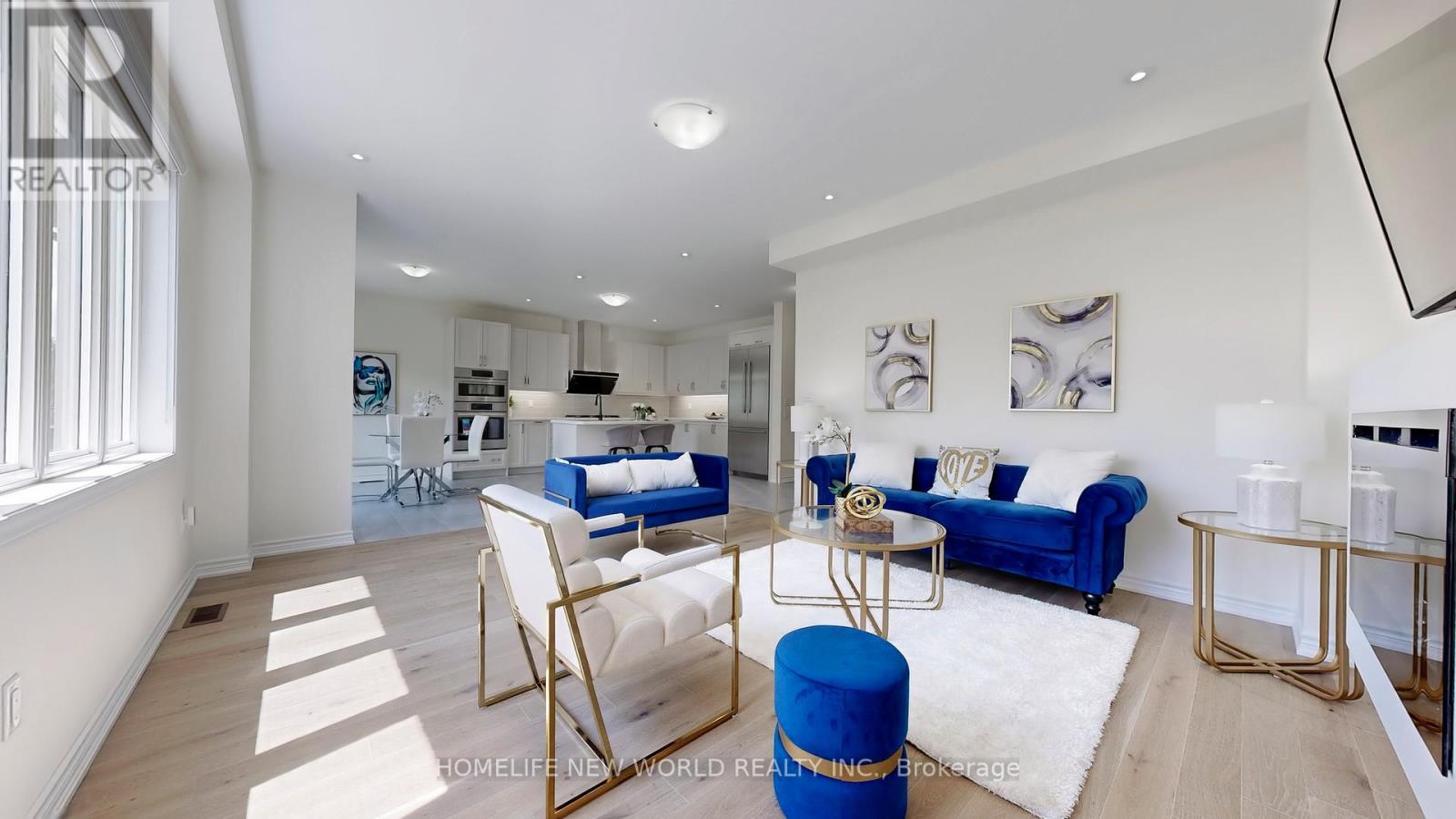 19 Ahchie Court, Vaughan, ON - Indoor Photo Showing Living Room