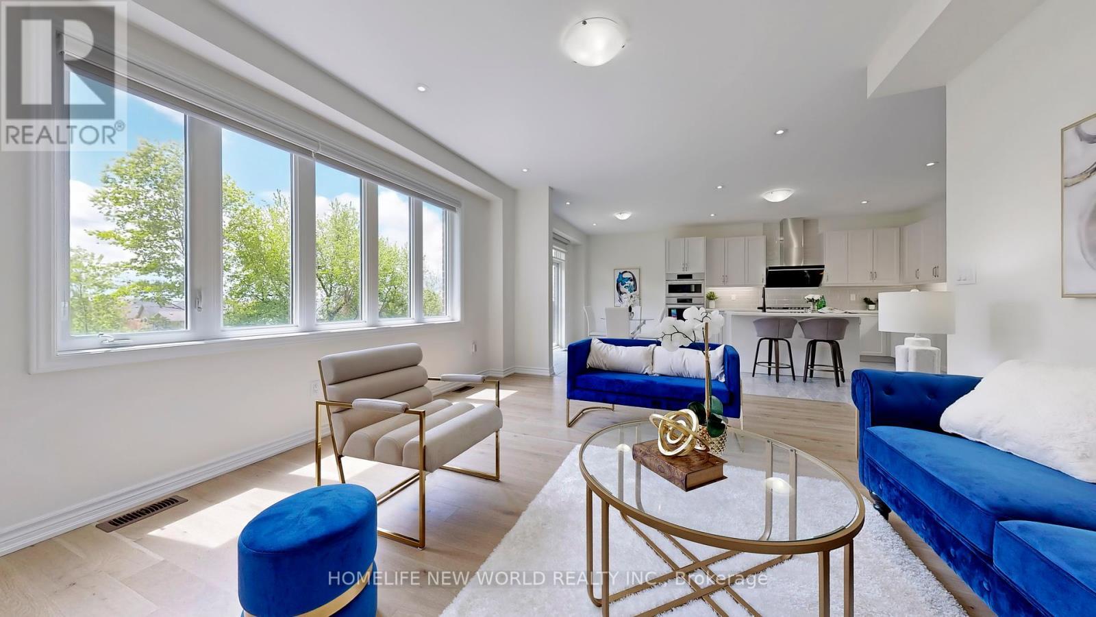 19 Ahchie Court, Vaughan, ON - Indoor Photo Showing Living Room