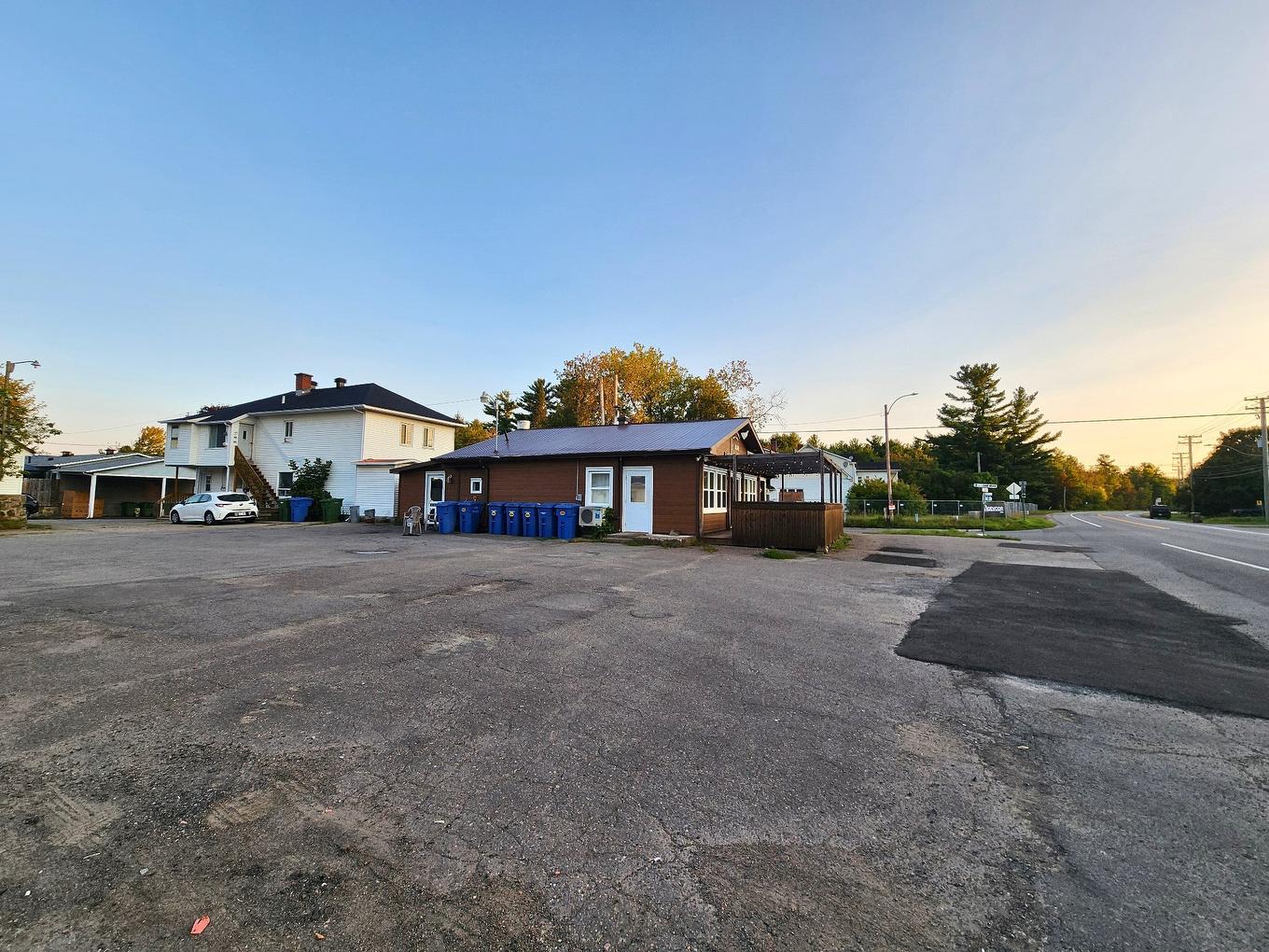 Stationnement - 530 Av. D'Argenteuil, Lachute, QC - Outdoor