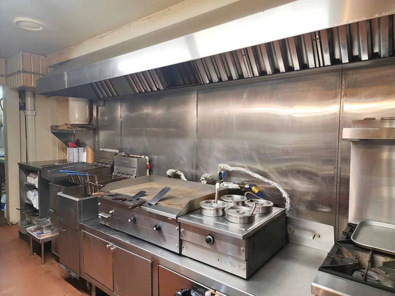 Cuisine - 530 Av. D'Argenteuil, Lachute, QC - Indoor Photo Showing Other Room