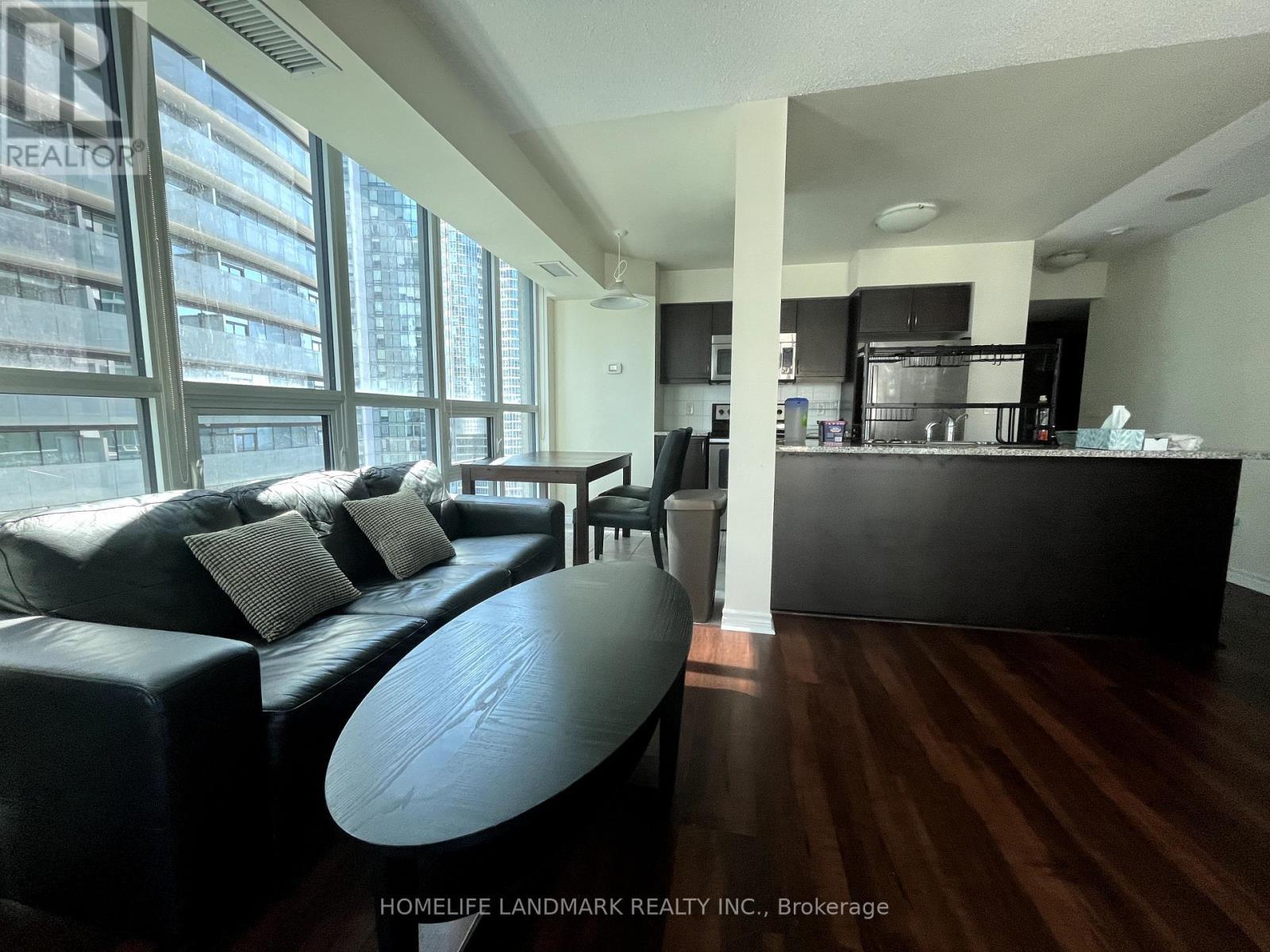 1706 - 19 Grand Trunk Crescent, Toronto, ON - Indoor Photo Showing Living Room