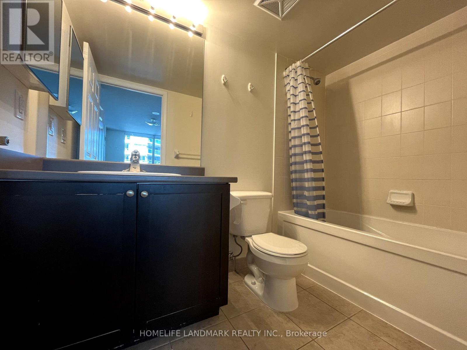 1706 - 19 Grand Trunk Crescent, Toronto, ON - Indoor Photo Showing Bathroom
