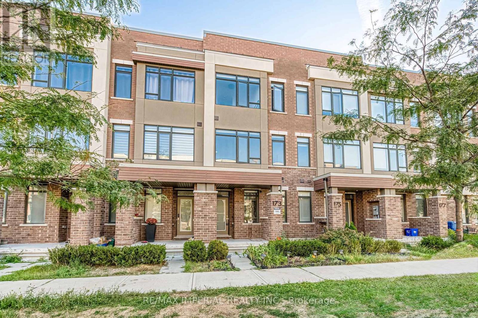 173 Salterton Circle, Vaughan, ON - Outdoor With Facade