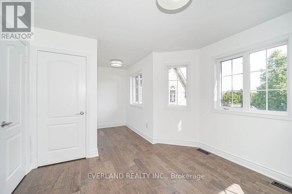 618 Foxcroft Boulevard, Newmarket, ON - Indoor Photo Showing Other Room