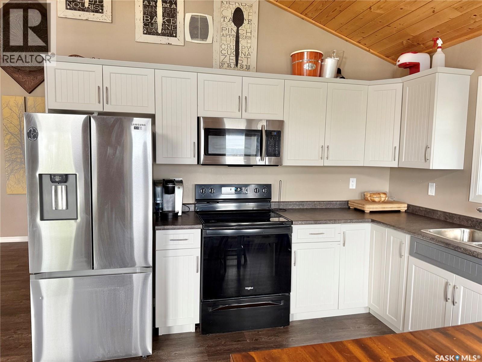 319 Ravine Road, Big Shell, SK - Indoor Photo Showing Kitchen With Double Sink