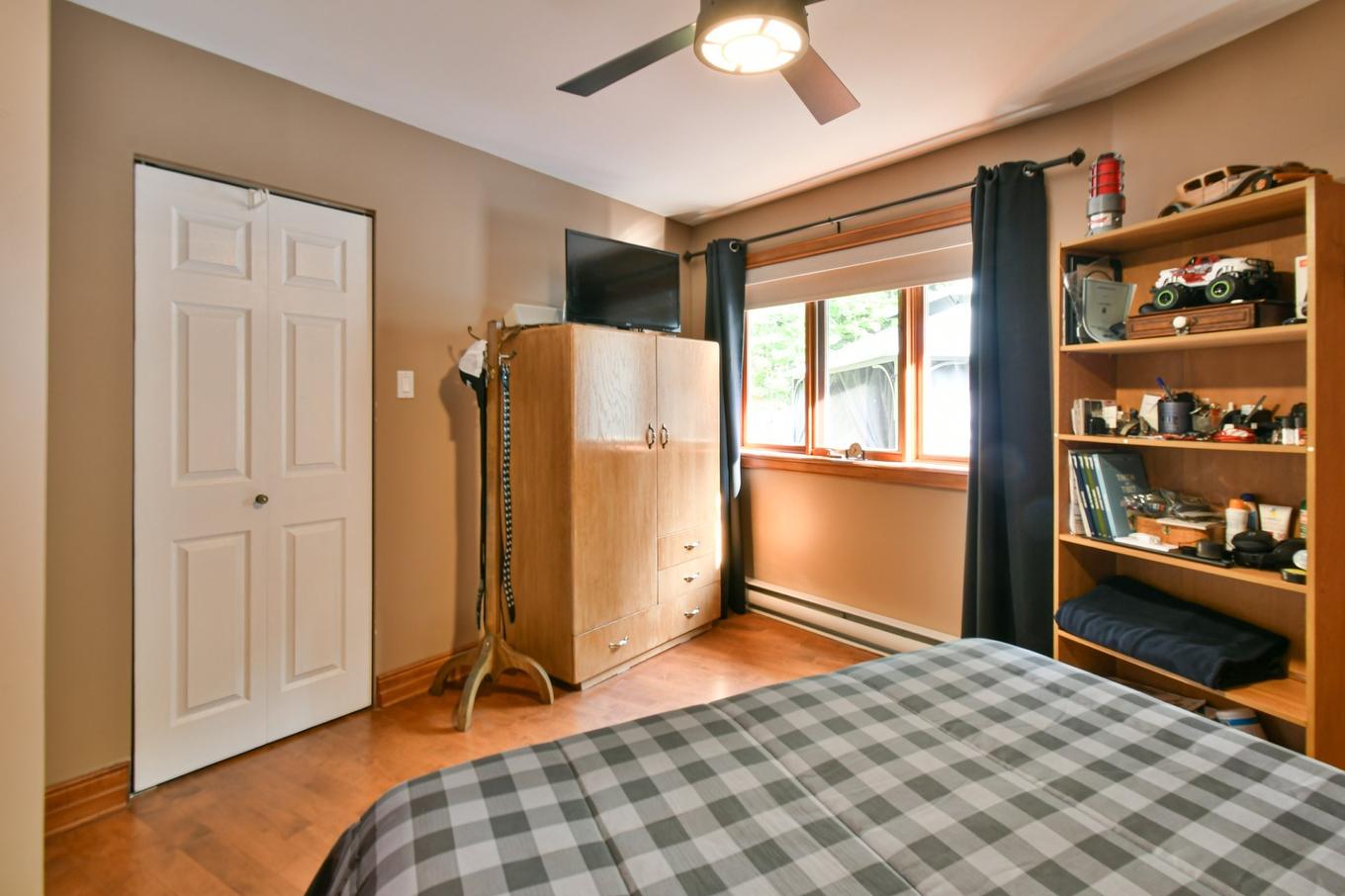 Bedroom - 744 Rue De Fribourg, Sainte-Adèle, QC - Indoor Photo Showing Bedroom