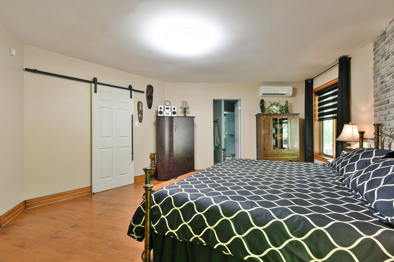 Primary bedroom - 744 Rue De Fribourg, Sainte-Adèle, QC - Indoor Photo Showing Bedroom