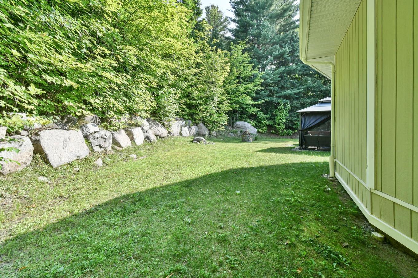 Backyard - 744 Rue De Fribourg, Sainte-Adèle, QC - Outdoor