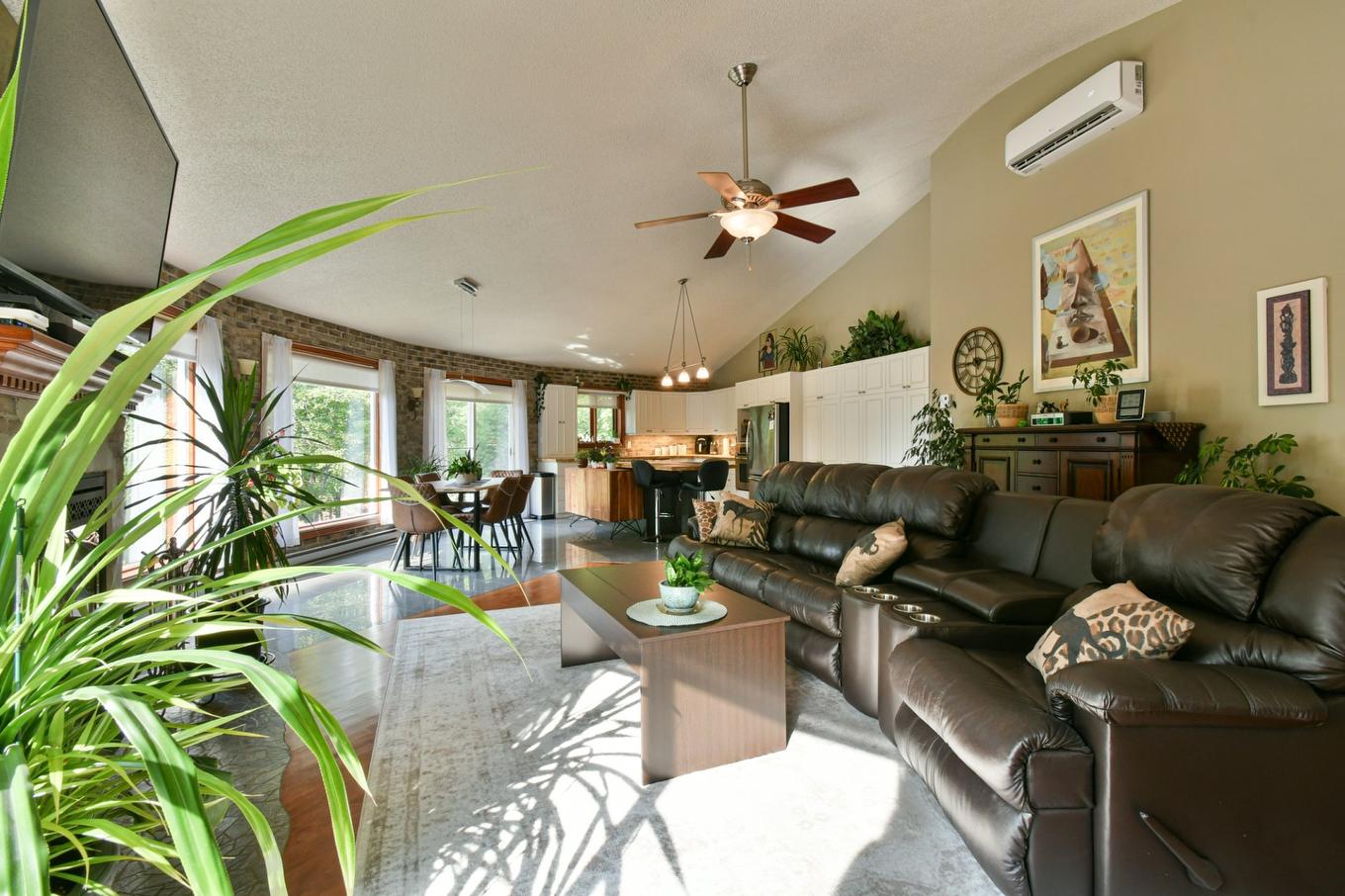 Living room - 744 Rue De Fribourg, Sainte-Adèle, QC - Indoor Photo Showing Living Room