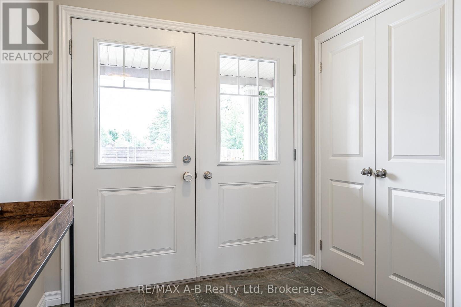 Generous Foyer - 500 Forman Avenue, Stratford, ON - Indoor Photo Showing Other Room