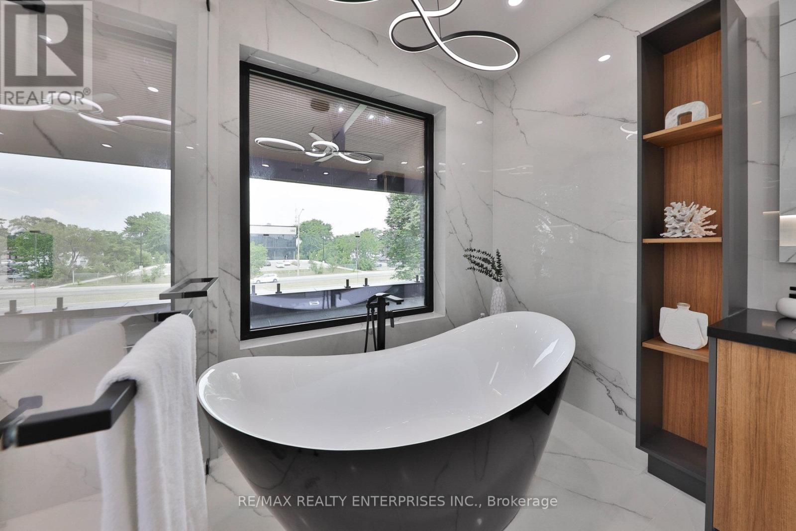 1349 Melton Drive, Mississauga, ON - Indoor Photo Showing Bathroom