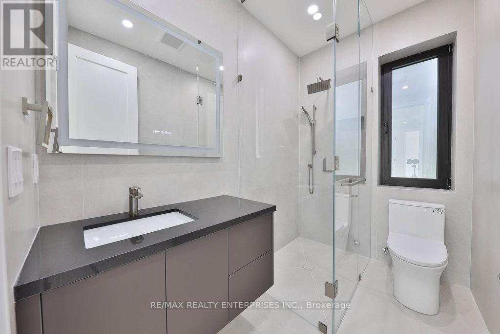 1349 Melton Drive, Mississauga, ON - Indoor Photo Showing Bathroom