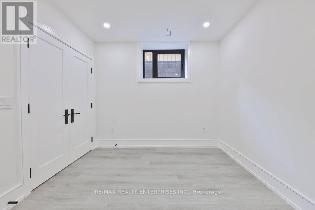 1349 Melton Drive, Mississauga, ON - Indoor Photo Showing Other Room