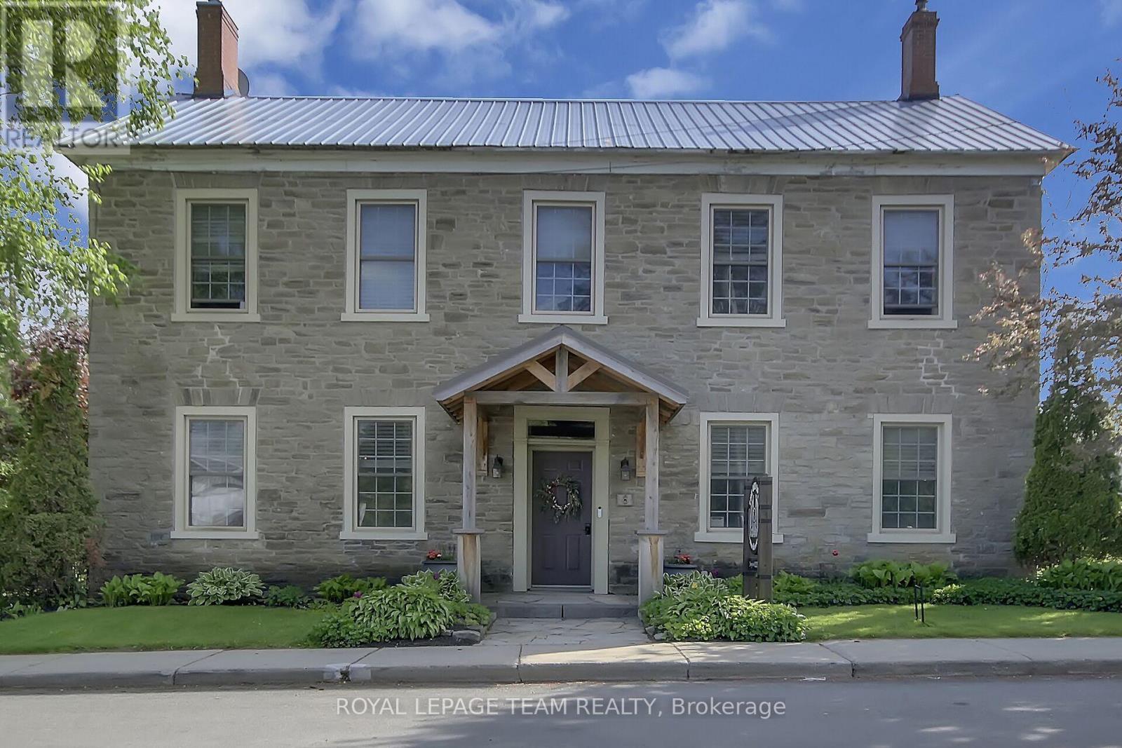 6 Spencer Street S, Edwardsburgh/Cardinal, ON - Outdoor With Facade
