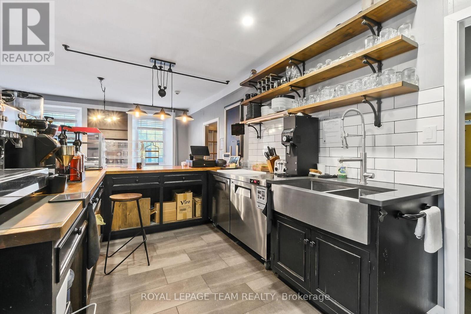 6 Spencer Street S, Edwardsburgh/Cardinal, ON - Indoor Photo Showing Kitchen With Double Sink
