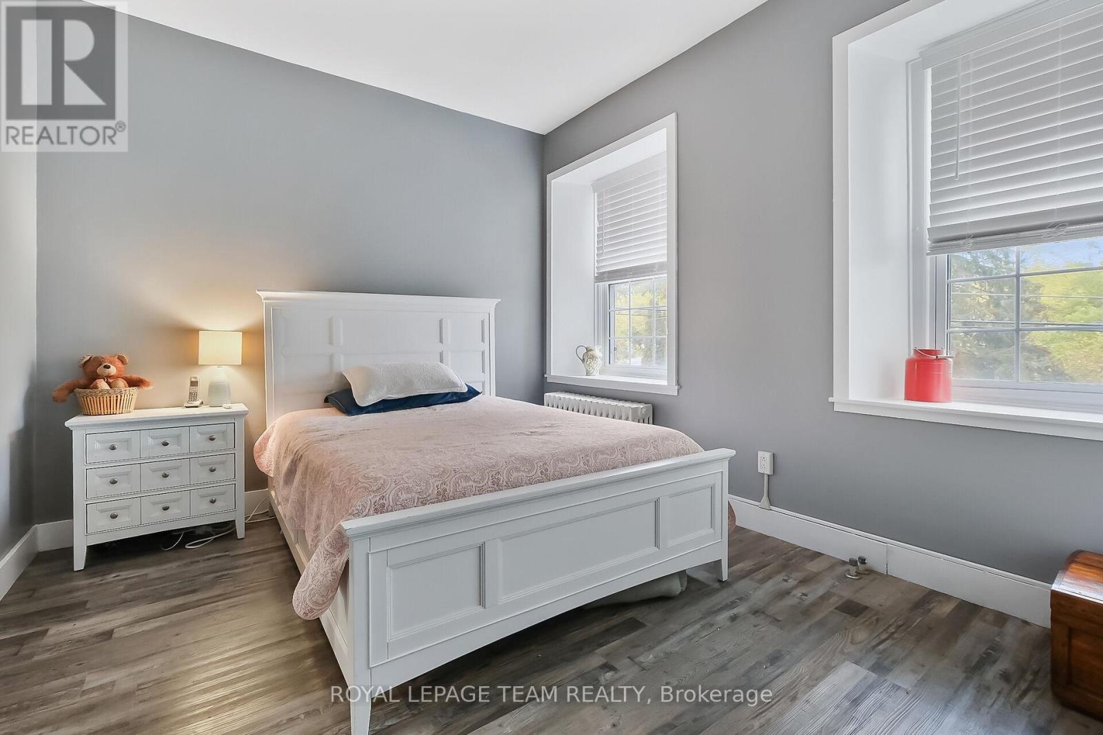 6 Spencer Street S, Edwardsburgh/Cardinal, ON - Indoor Photo Showing Bedroom