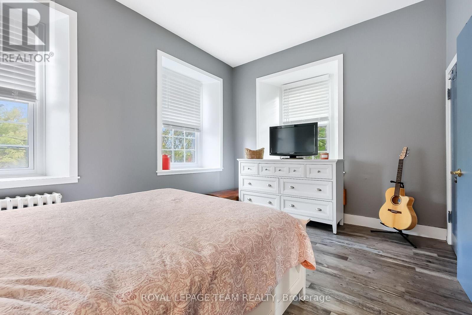 6 Spencer Street S, Edwardsburgh/Cardinal, ON - Indoor Photo Showing Bedroom