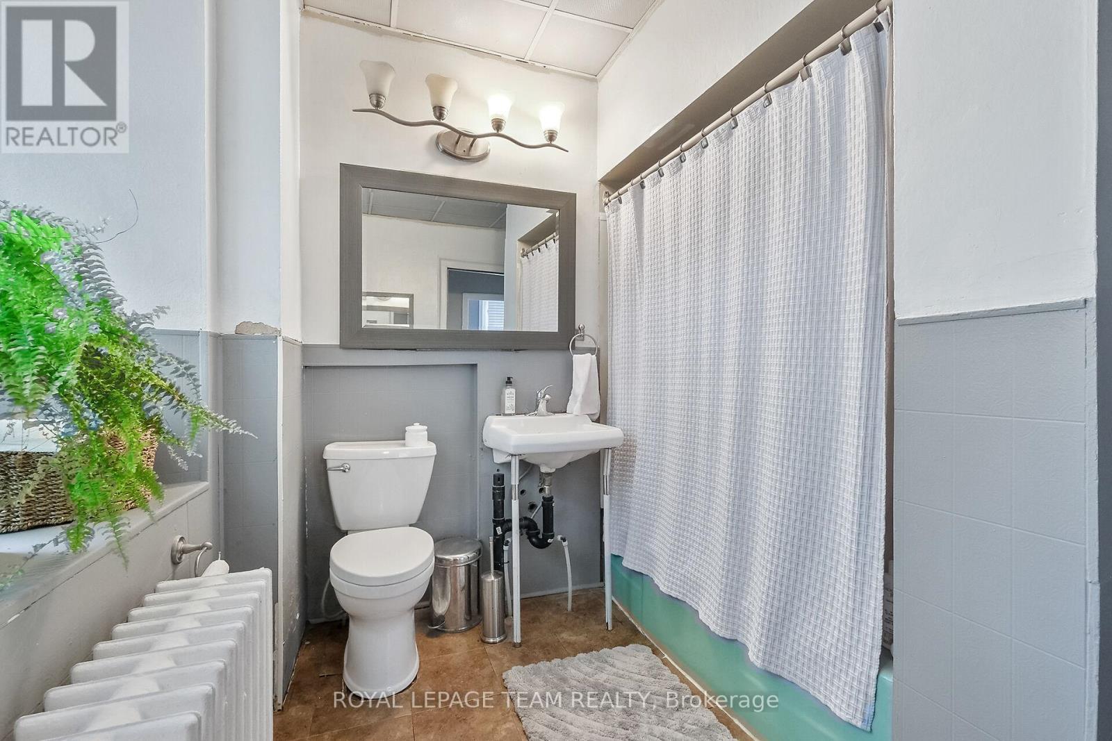 6 Spencer Street S, Edwardsburgh/Cardinal, ON - Indoor Photo Showing Bathroom