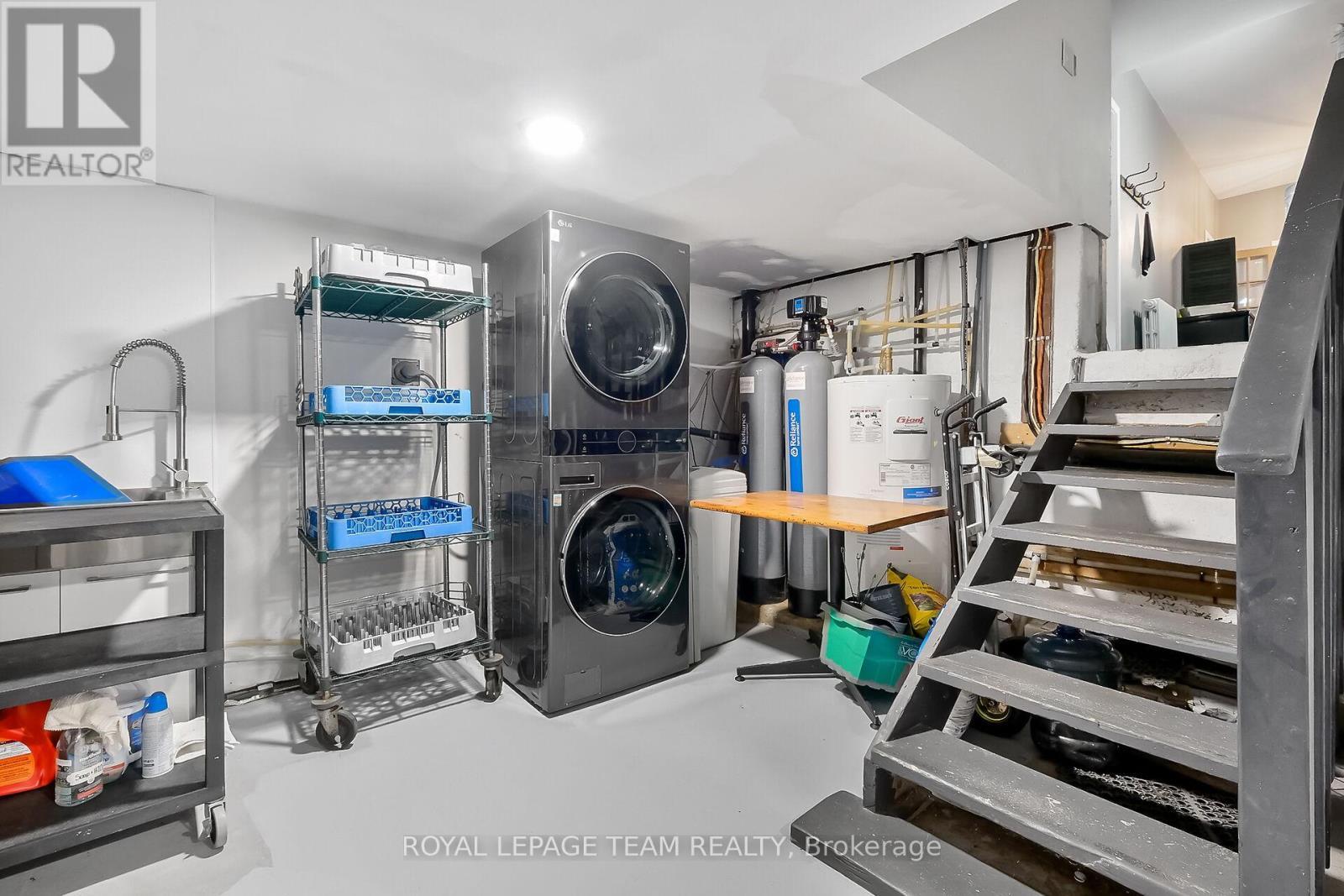 6 Spencer Street S, Edwardsburgh/Cardinal, ON - Indoor Photo Showing Laundry Room