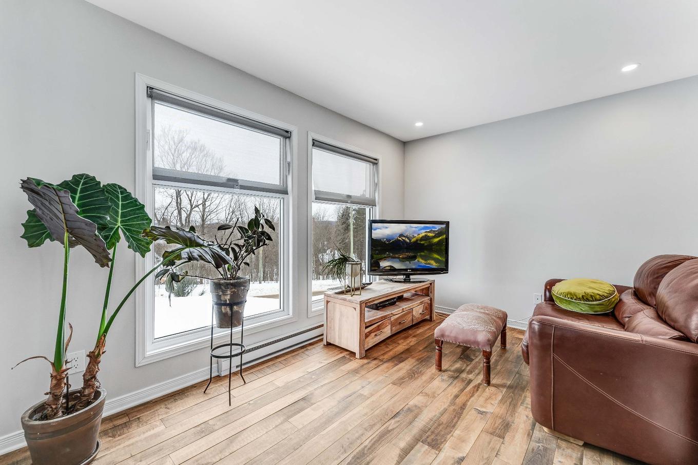 Living room - 118 Ch. Jos-Montferrand, L'Ange-Gardien, QC - Indoor