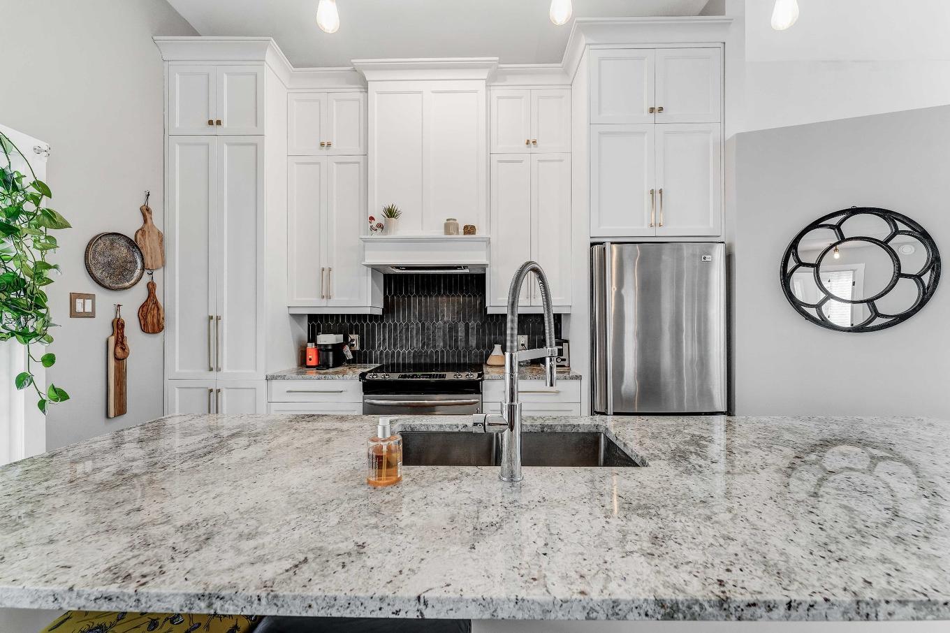Kitchen - 118 Ch. Jos-Montferrand, L'Ange-Gardien, QC - Indoor Photo Showing Kitchen With Upgraded Kitchen