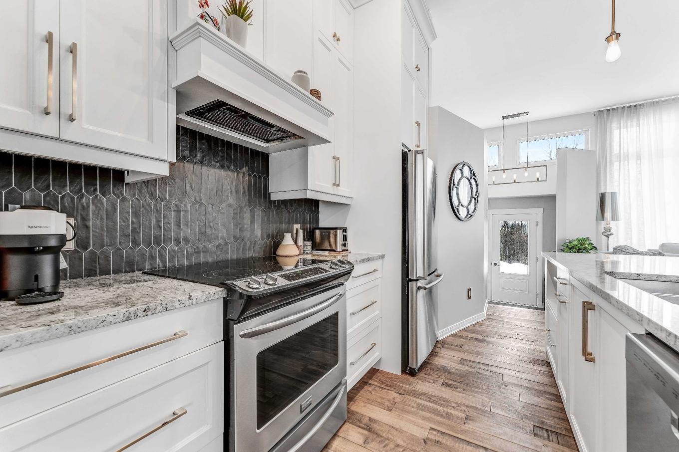 Kitchen - 118 Ch. Jos-Montferrand, L'Ange-Gardien, QC - Indoor Photo Showing Kitchen With Upgraded Kitchen