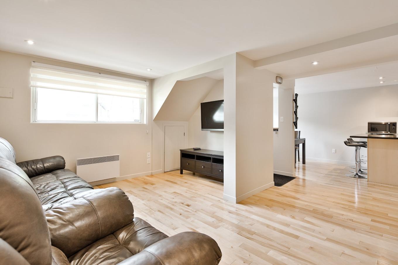 Living room - 4413 Av. D'Orléans, Montréal (Rosemont/La Petite-Patrie), QC - Indoor Photo Showing Other Room