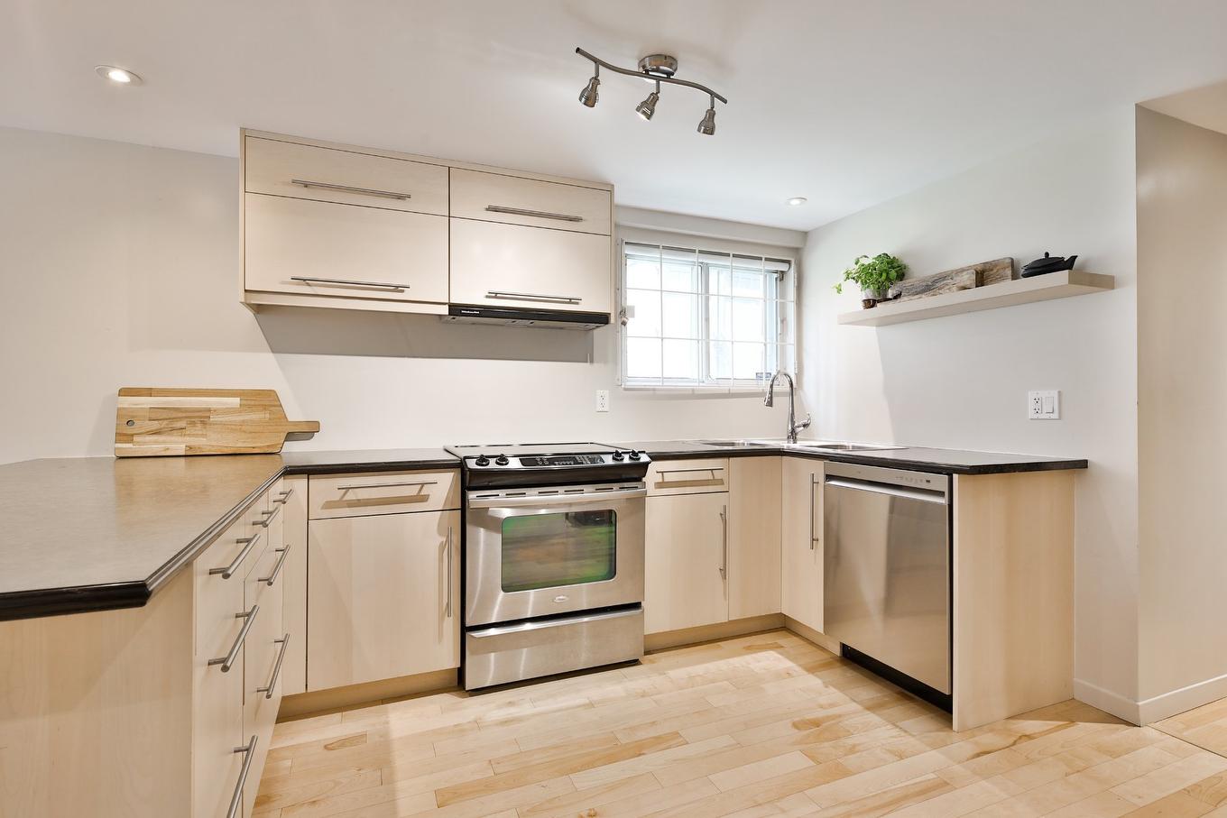 Kitchen - 4413 Av. D'Orléans, Montréal (Rosemont/La Petite-Patrie), QC - Indoor Photo Showing Kitchen