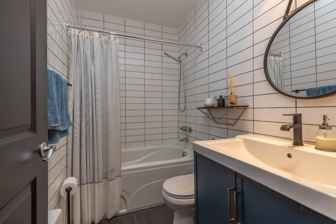 Salle de bains - 56-7075 Rue Bombardier, Montréal (Anjou), QC - Indoor Photo Showing Bathroom