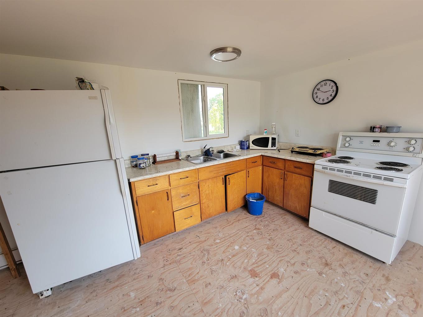 37 Jewett Rd, Stratton, ON - Indoor Photo Showing Kitchen With Double Sink