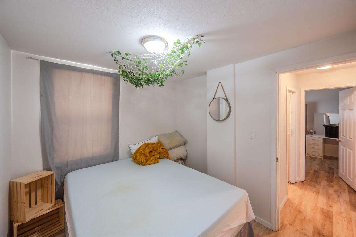 468 Wade Avenue, Penticton, BC - Indoor Photo Showing Bedroom