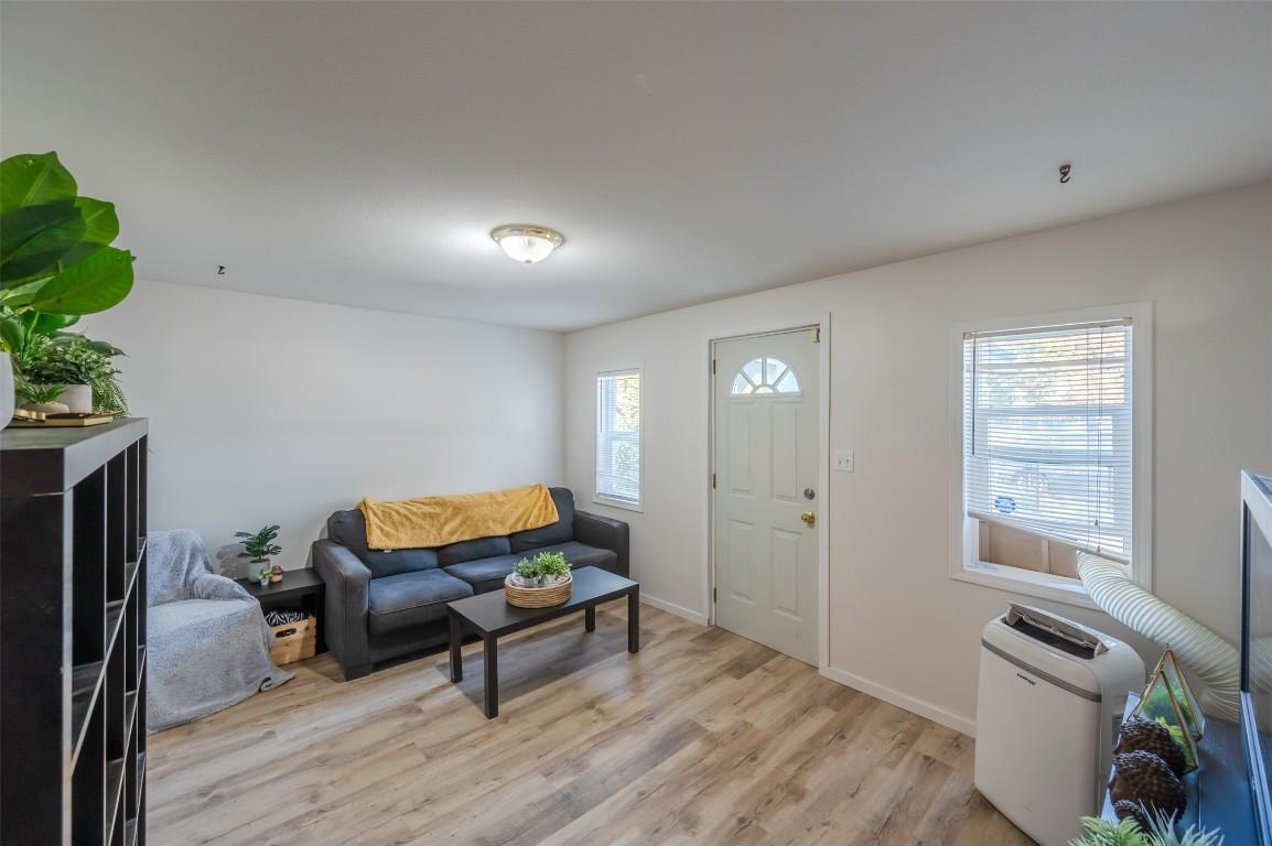 468 Wade Avenue, Penticton, BC - Indoor