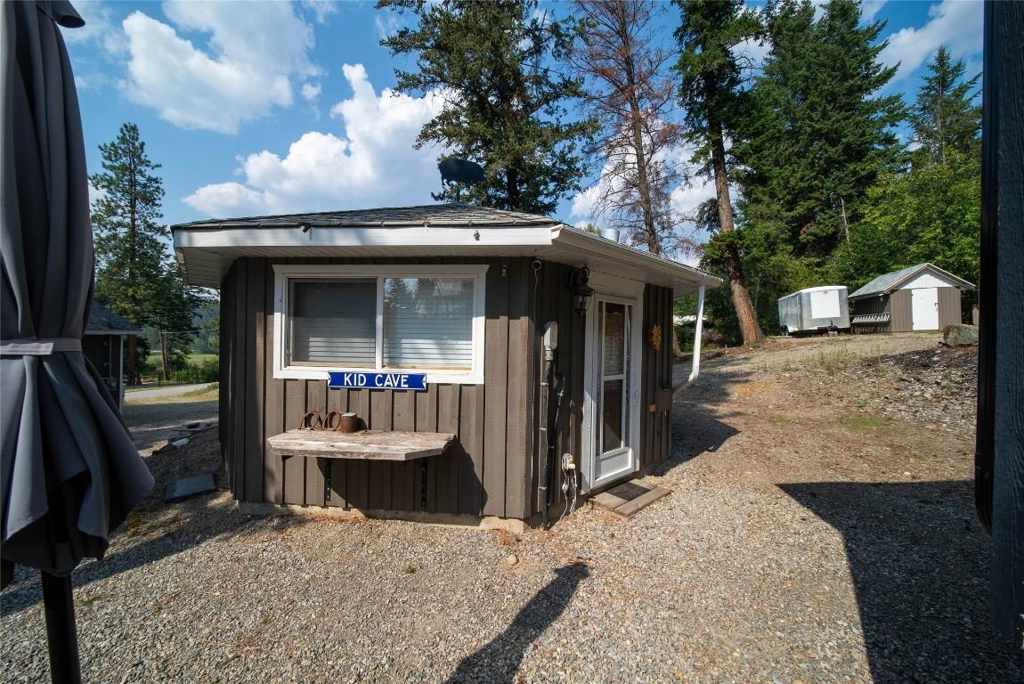 6524 Mcdonald Loop Road, Grasmere, BC