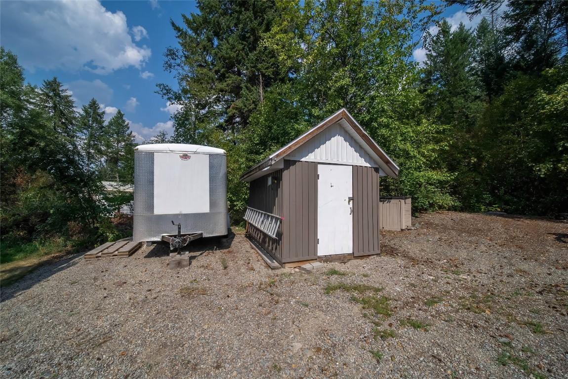 6524 Mcdonald Loop Road, Grasmere, BC