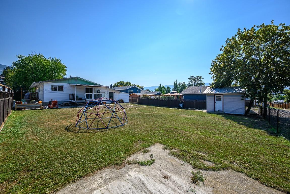 2506 14 Street, Vernon, BC - Outdoor With Deck Patio Veranda