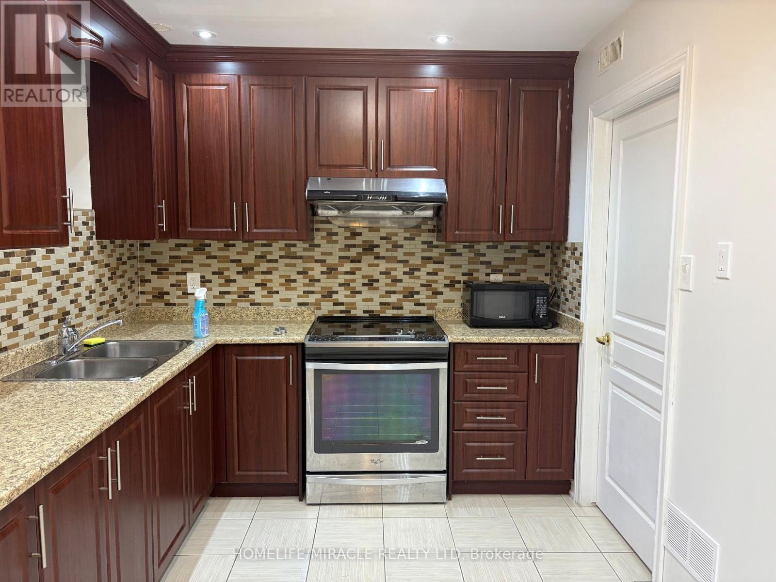 93 Thornbush Boulevard, Brampton, ON - Indoor Photo Showing Kitchen With Double Sink