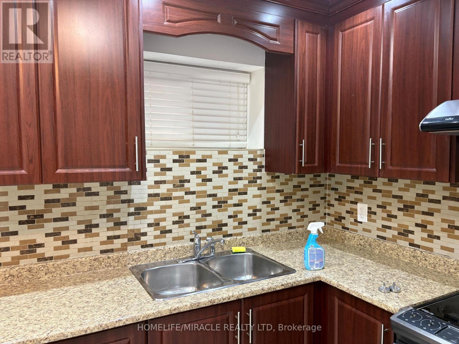 93 Thornbush Boulevard, Brampton, ON - Indoor Photo Showing Kitchen With Double Sink