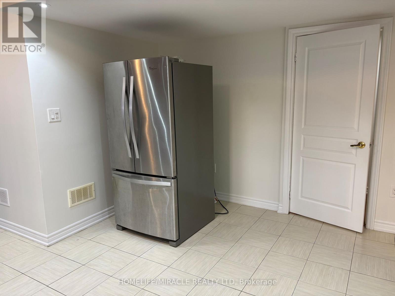 93 Thornbush Boulevard, Brampton, ON - Indoor Photo Showing Other Room