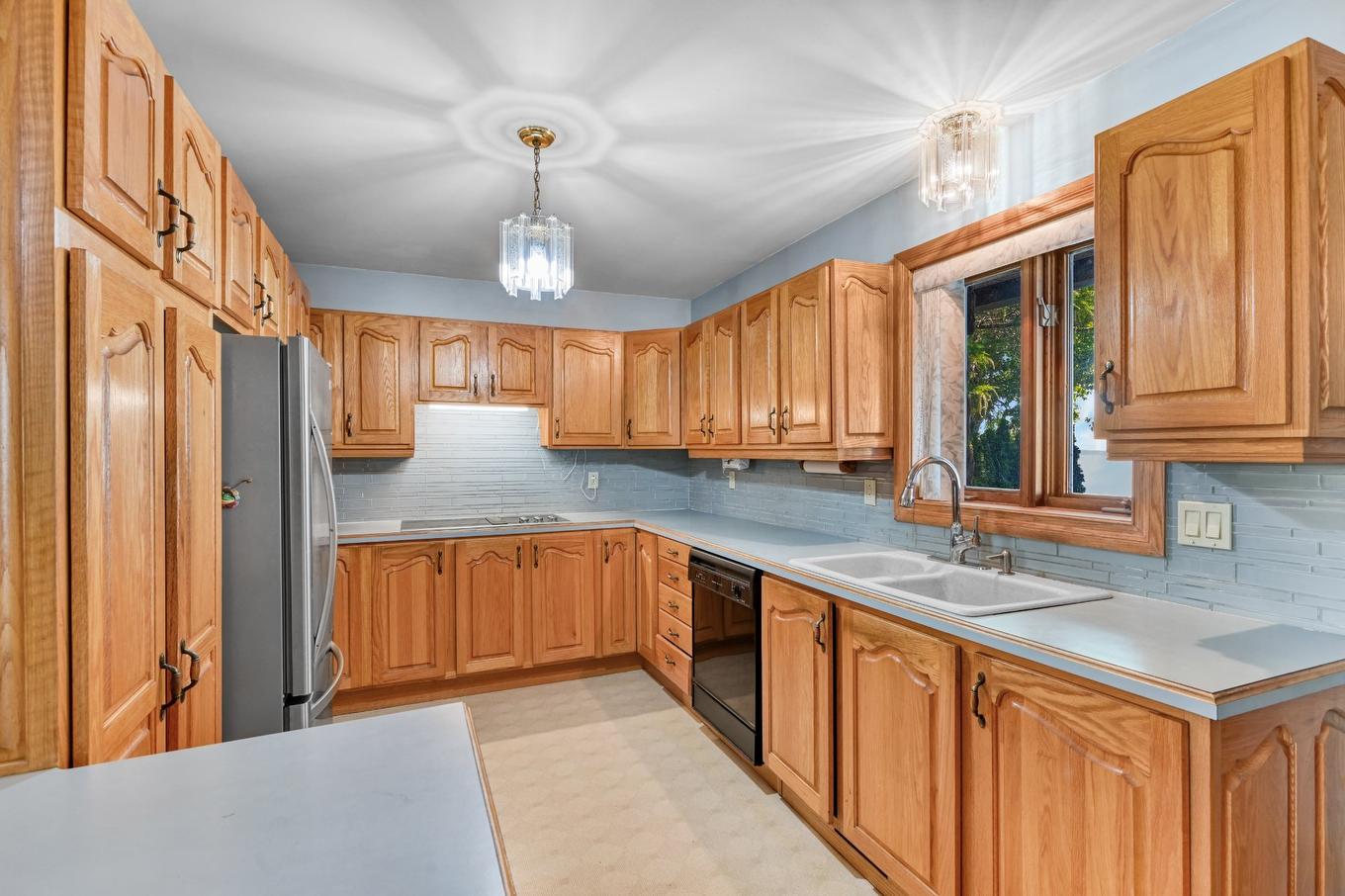 Kitchen - 578 Av. Missisquoi, Venise-En-Québec, QC - Indoor Photo Showing Kitchen With Double Sink