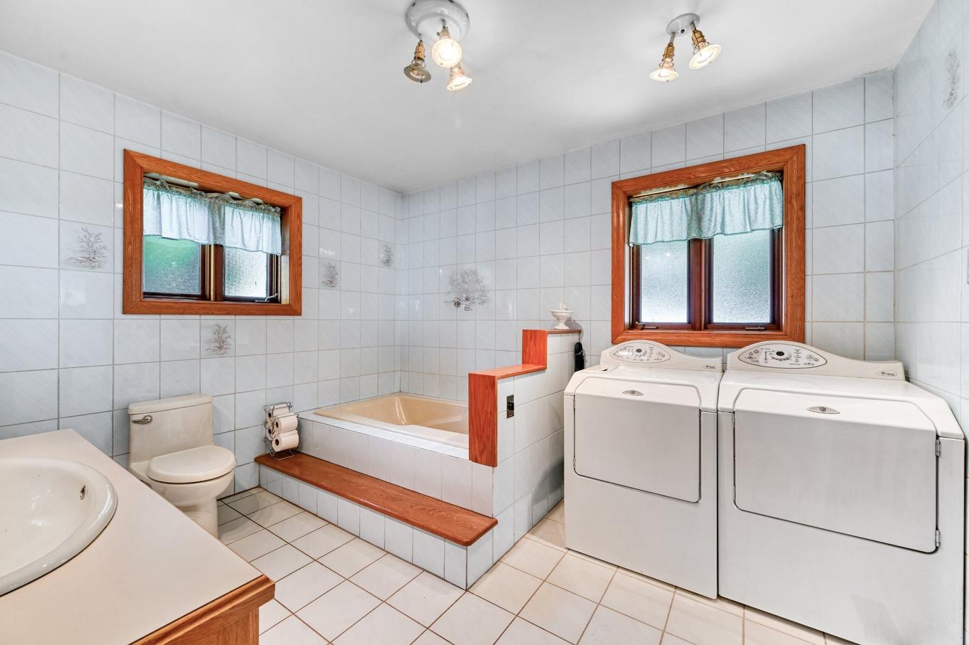 Bathroom - 578 Av. Missisquoi, Venise-En-Québec, QC - Indoor Photo Showing Other Room