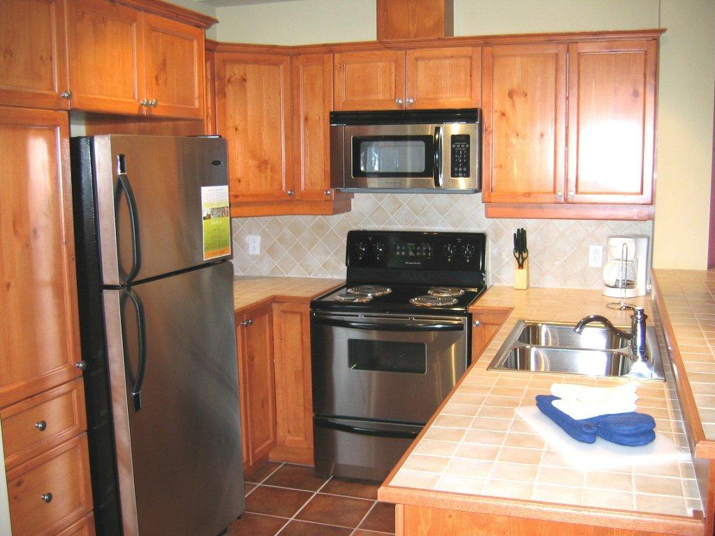 Kitchen - 10-185 Rue Du Mont-Plaisant, Mont-Tremblant, QC - Indoor Photo Showing Kitchen With Double Sink