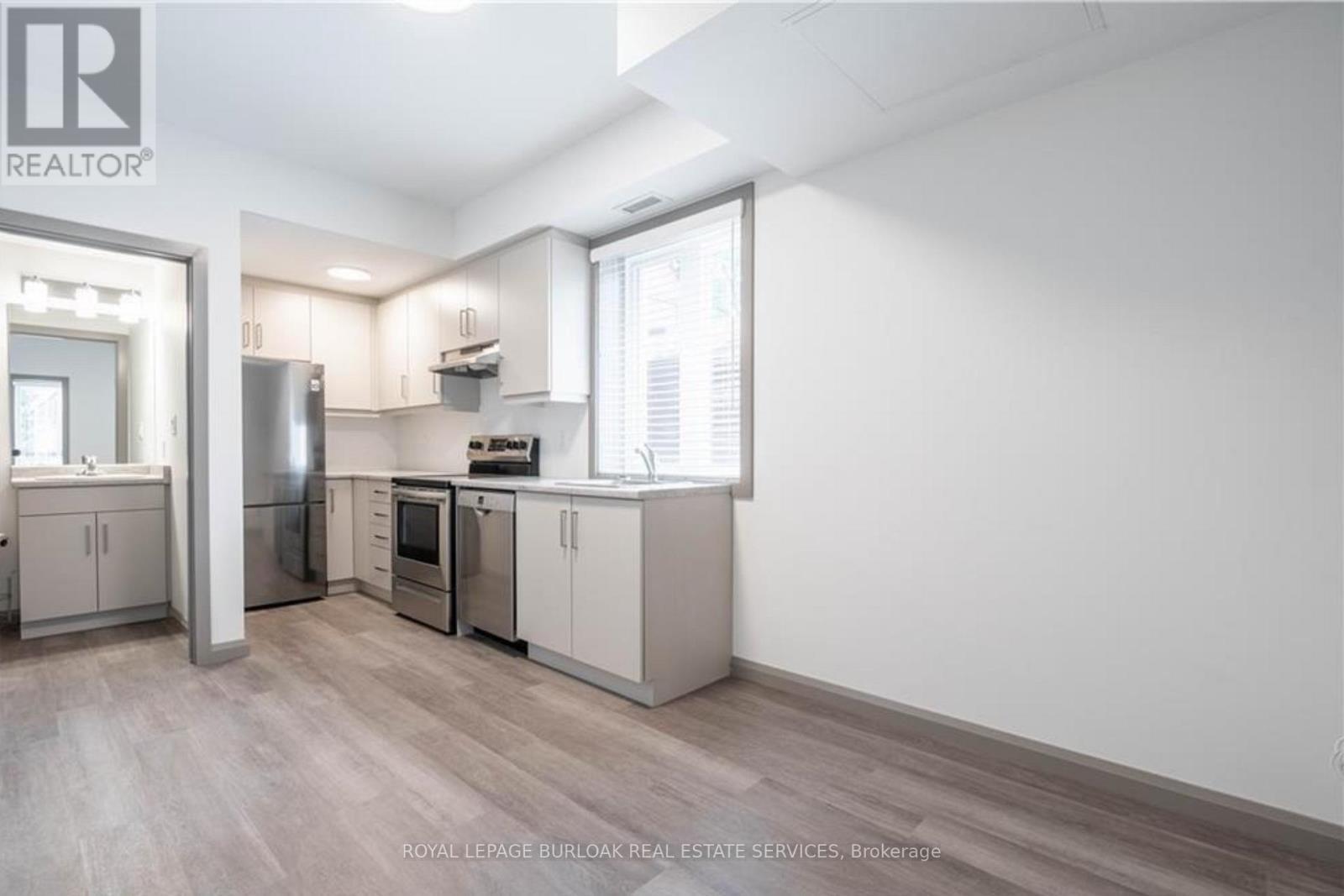 1C - 36 Grant Avenue, Hamilton, ON - Indoor Photo Showing Kitchen