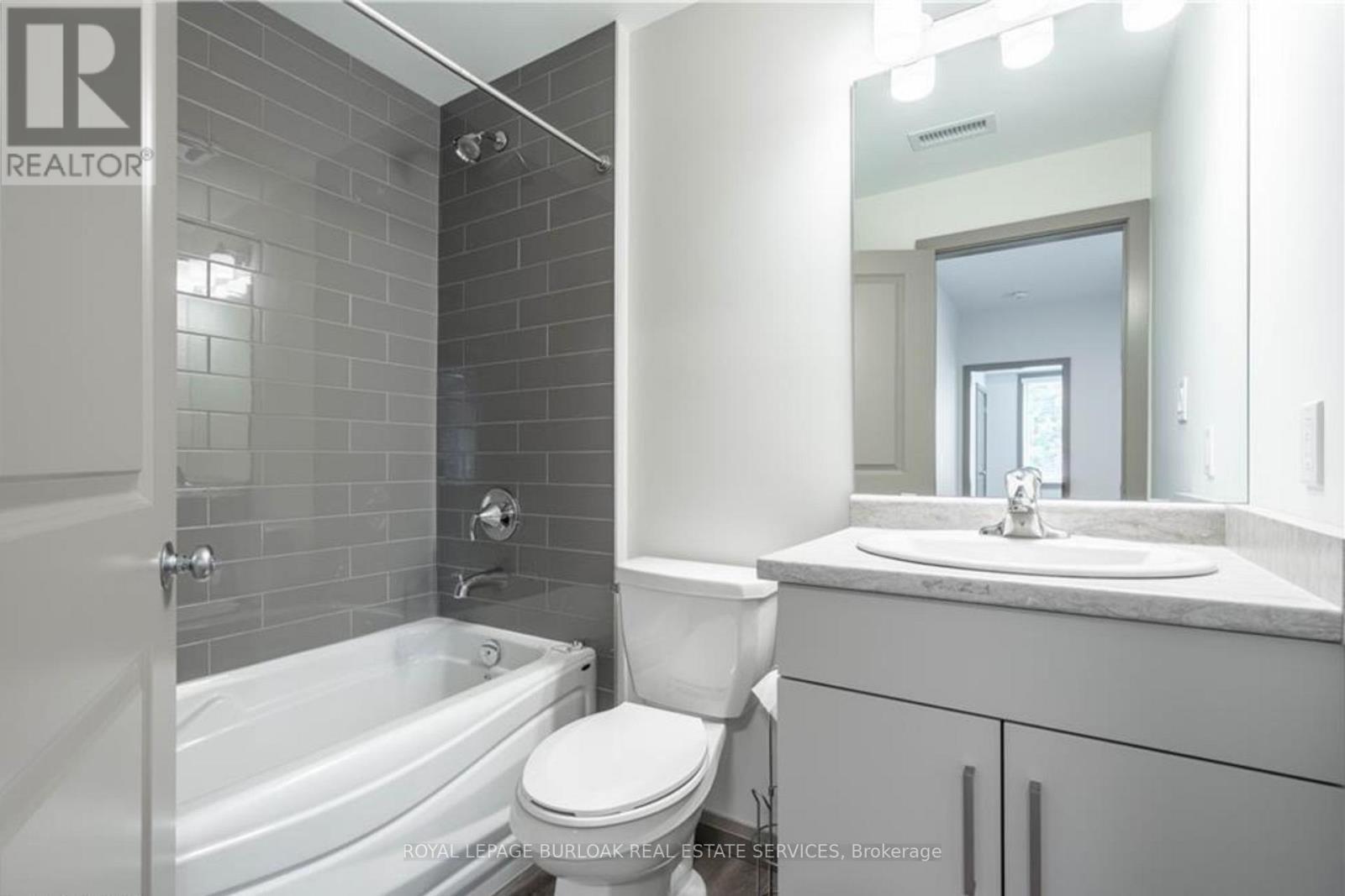 1C - 36 Grant Avenue, Hamilton, ON - Indoor Photo Showing Bathroom
