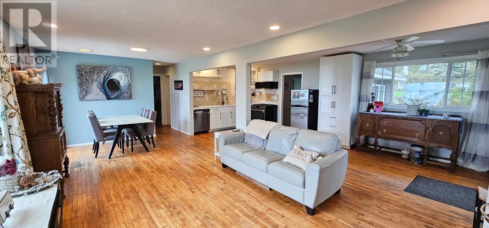3 Hecla St, Bruce Mines, ON - Indoor Photo Showing Living Room